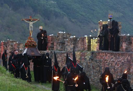 Vía Crucis Penitencial en el Castillo de Ponferrada