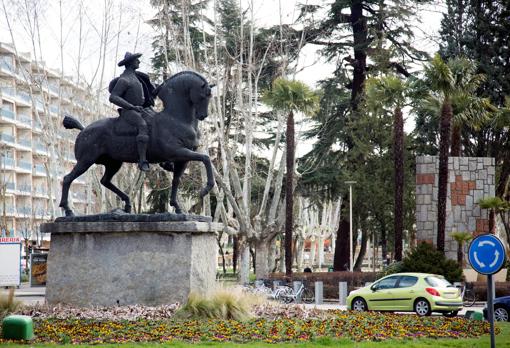 Vaquero charro, en la Plaza de España de Salamanca