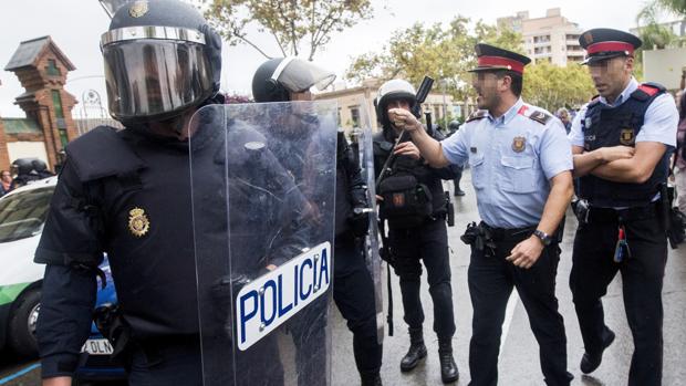 Un juez ve indicios para imputar al actual «mayor» de los Mossos por el 1-O