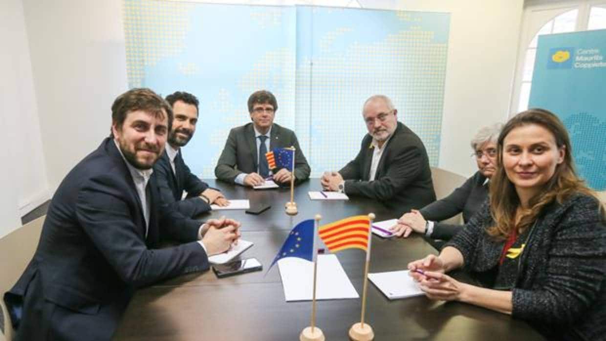 Imagen de una de las reuniones de Puigdemont y sus exconsejeros en Bélgica