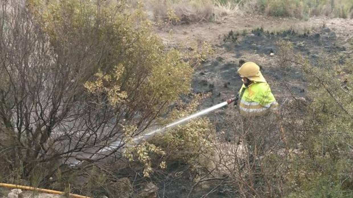 Imagen de archivo de la extinción de un incendio