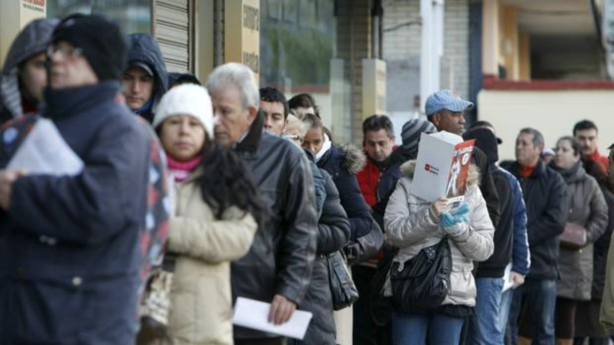 Caen un 10,5 por ciento las solicitudes de renta mínima en el último año