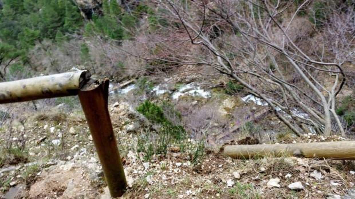 El pasamanos que cedió en el parque natural Riópar de Albacete y provocó la caída y muerte del hombre