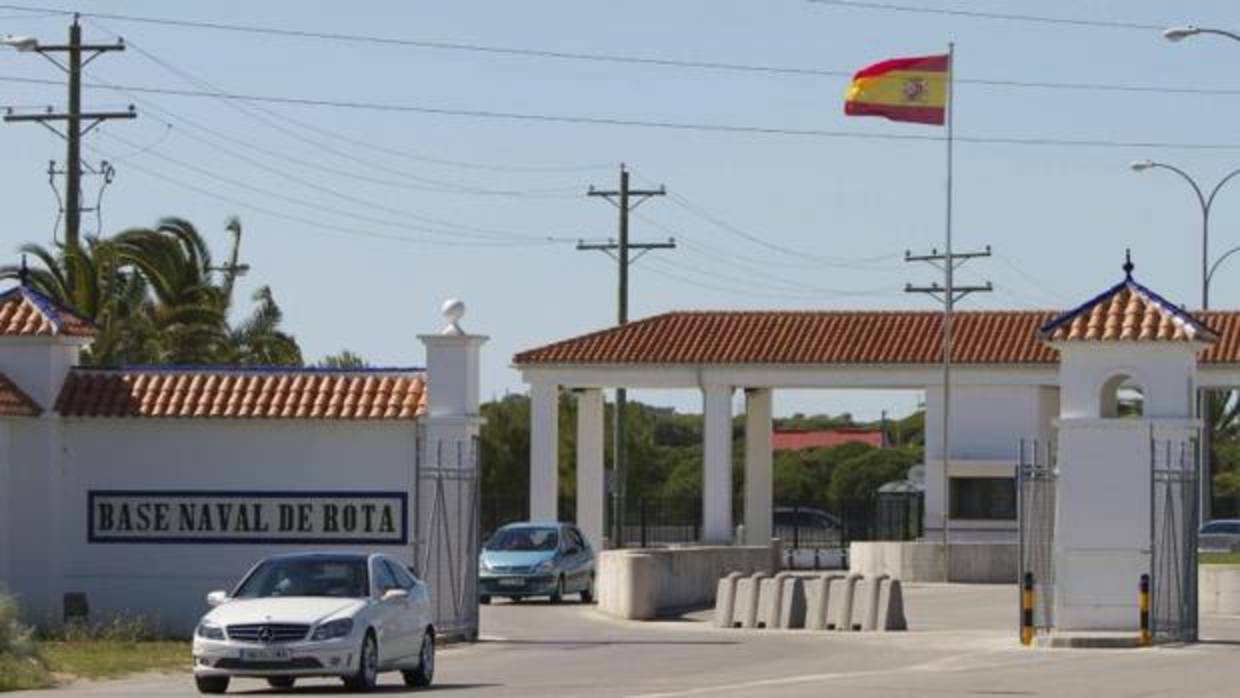 Una de las dos entradas de la base naval de Rota, en Cádiz