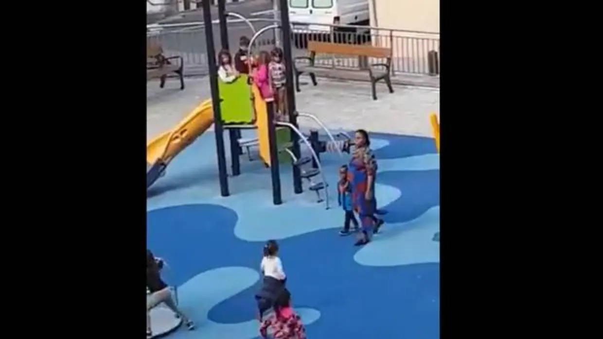 Imagen del vídeo publicado en Twitter sobre la agresión racista a un niño negro en Bilbao