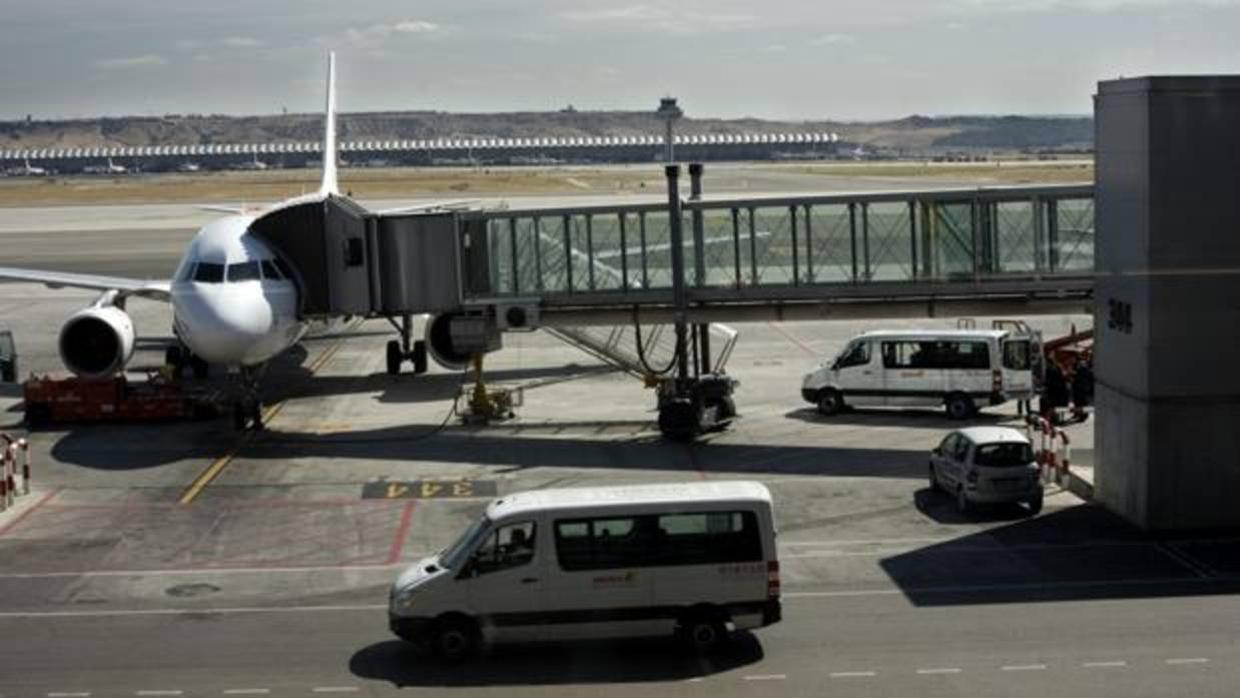 El operario fallecido estaba trabajando en el aeropuerto a través de una ETT