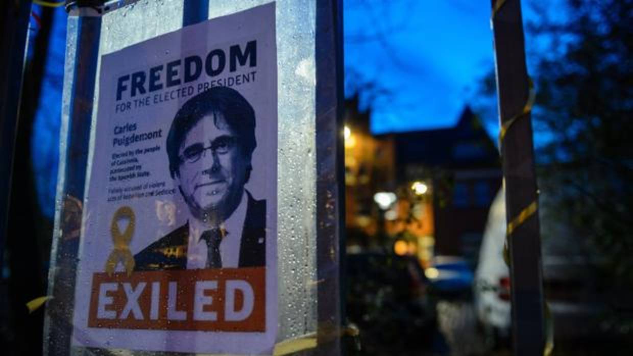 El último bulo del independentismo: vinculan la extradición de Puigdemont a la compra de 50 Eurofighter