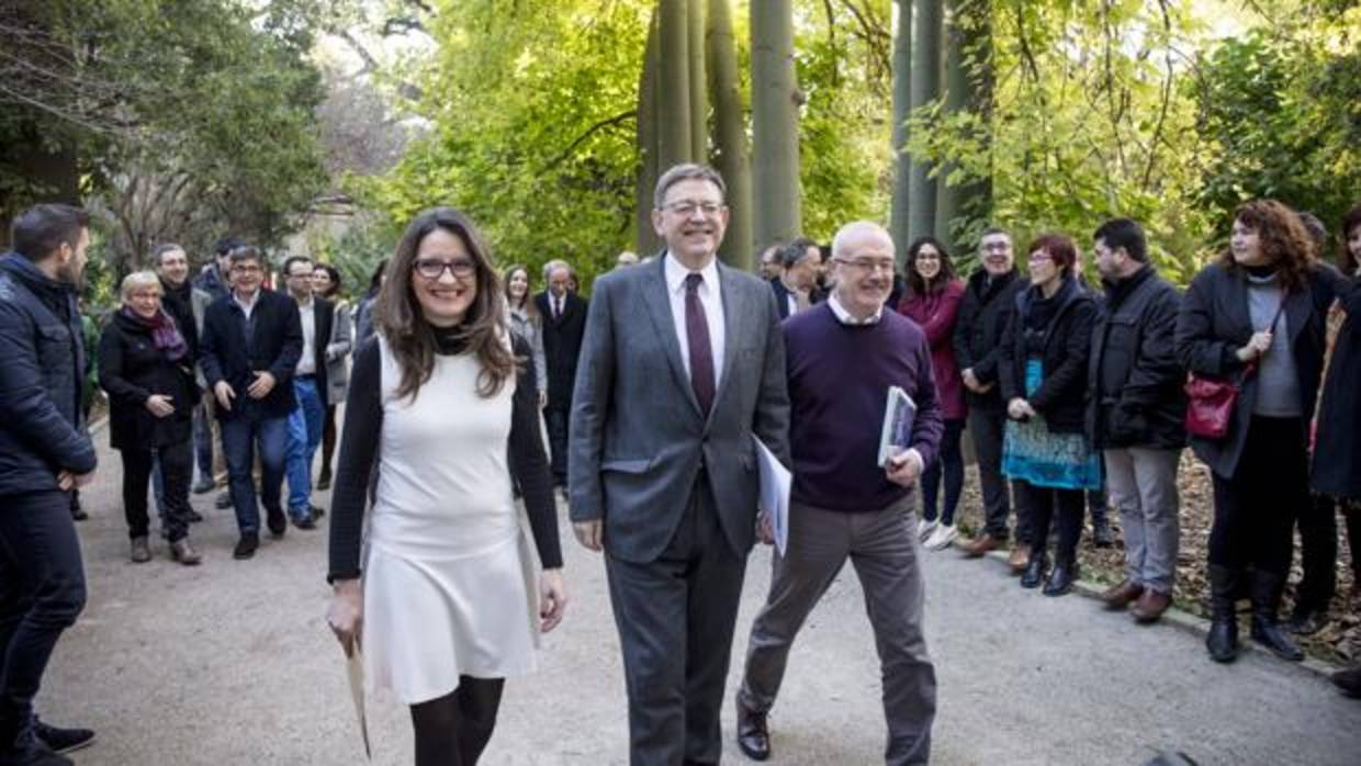 Oltra, Puig y Montiel, en la firma del «pacto del Botánic»