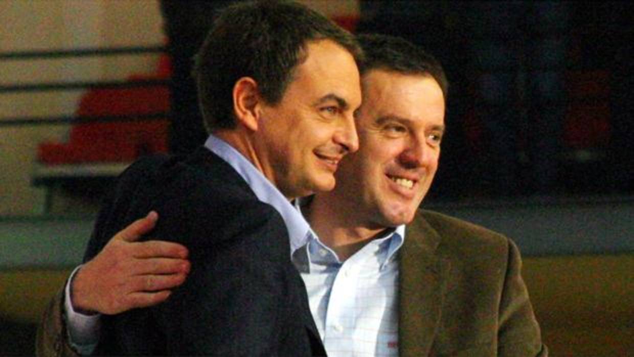 Imagen de Zapatero y Pla durante un mitin celebrado en 2004