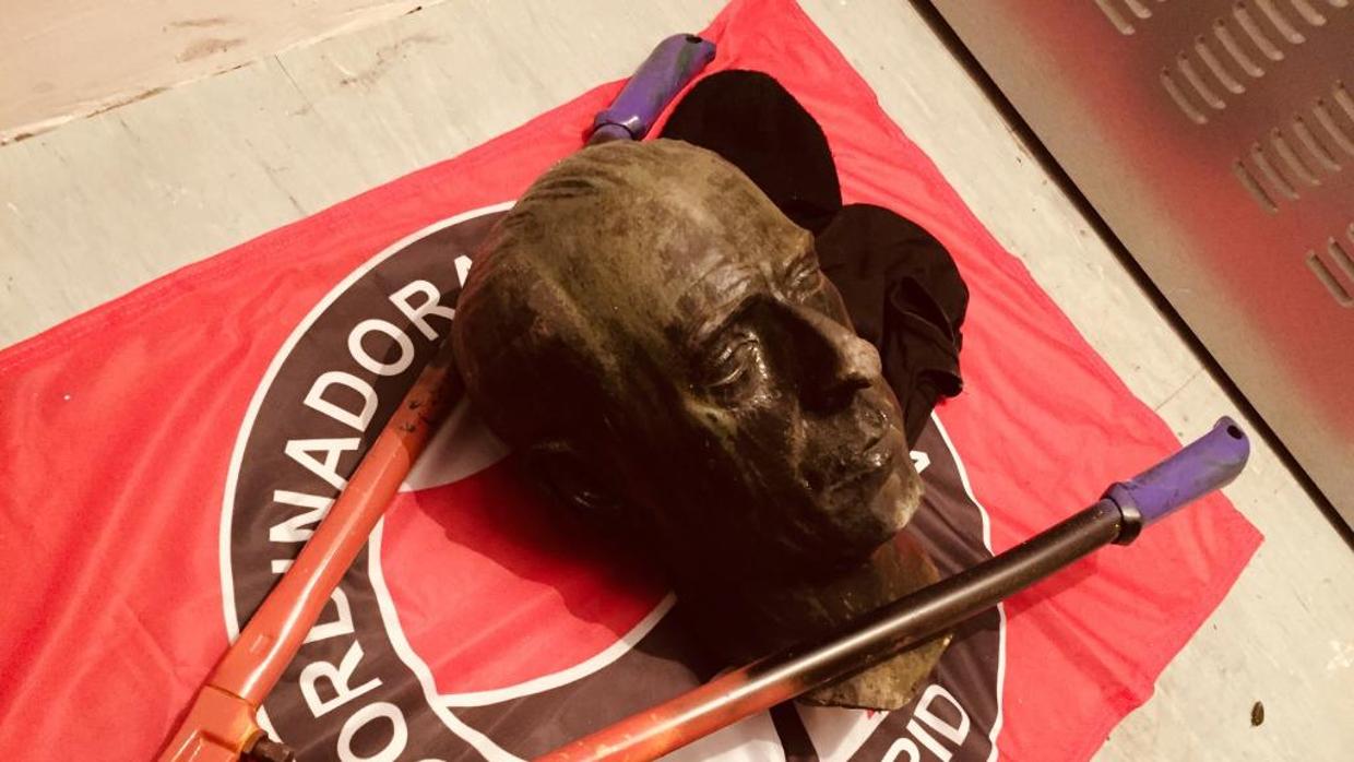 El busto arrancado de Carlos María Rodríguez de Valcárcel