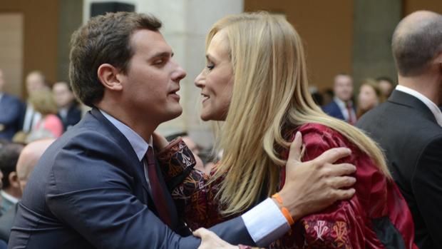 Génova niega que esté «sondeando a nadie» y descarta que haya una decisión «inminente» sobre Cifuentes