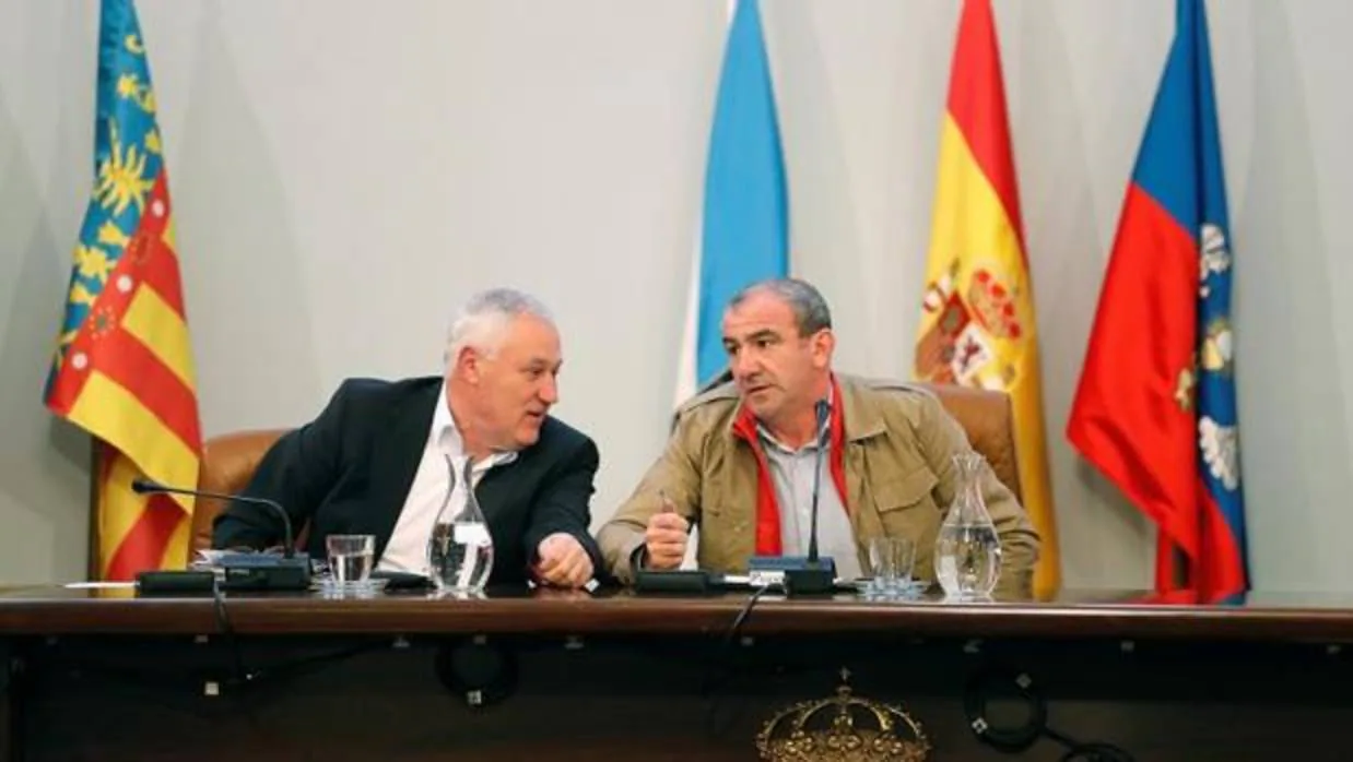 Manuel Martínez y Darío Campos durante el último pleno provincial