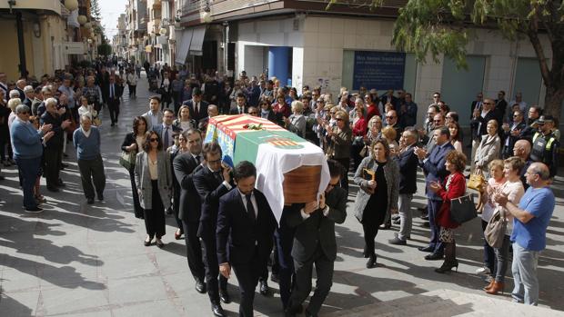 «Se empeñó en hacer de San Vicente la gran ciudad que es hoy»: multitudinario adiós a Luisa Pastor