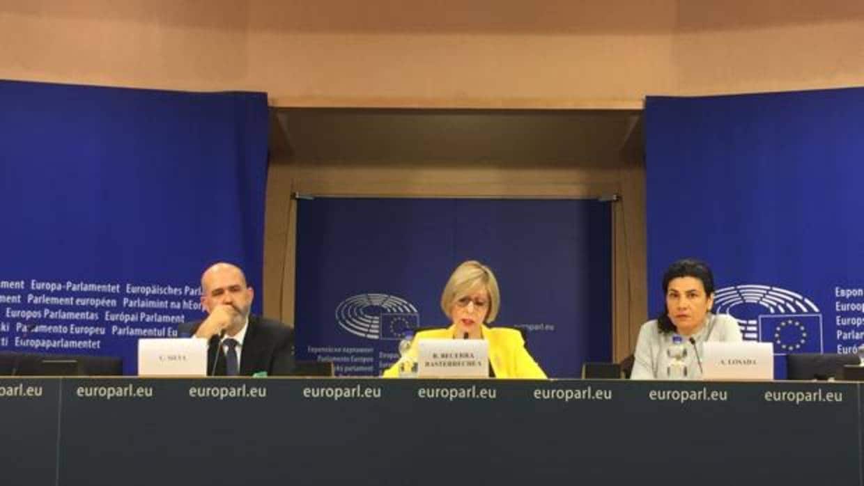 Carlos Silva, Beatriz Becerra y Ana Losada, en la Comisión de Peticiones del Parlamento europeo