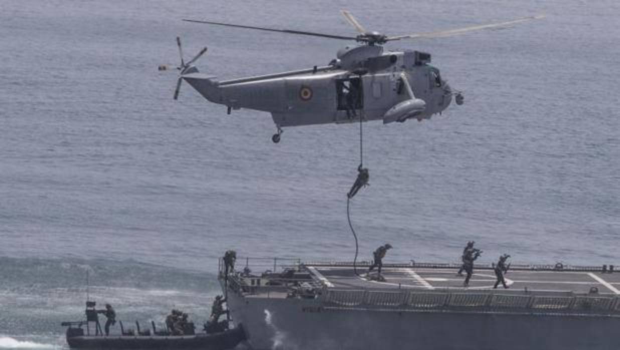 Un momento del ejercicio MILEX 18 en el portaaeronaves Juan Carlos I en la Base Naval de Rota, este lunes
