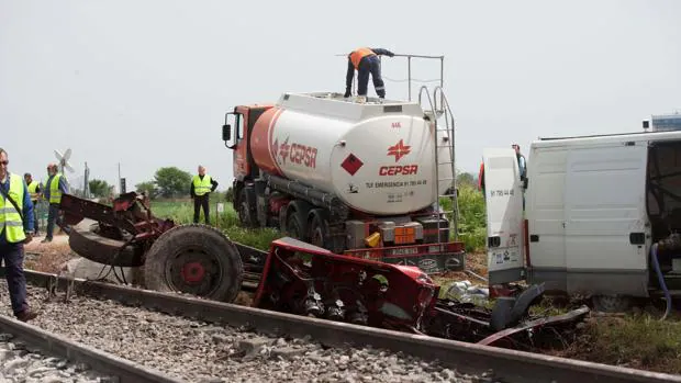 Muere un camionero al chocar con un tren en Calera y Chozas