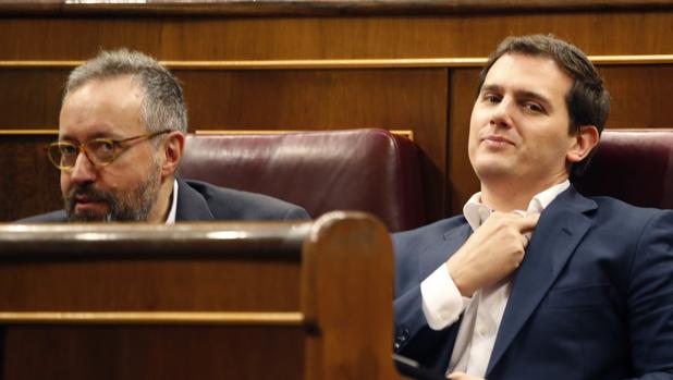 Rivera insiste en que no apoyará la moción del PSOE y acusa a Gabilondo de querer «ganar en los despachos»