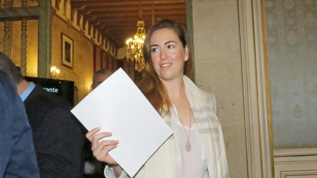 La concejal tránsfuga de Podemos desvela que el PSOE le ofreció un sueldo de 3.500 euros para que apoyara a su candidata