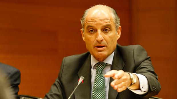 Camps dice que propuso que el Congreso del PP fuera en Valencia «en una reunión complicada» de partido