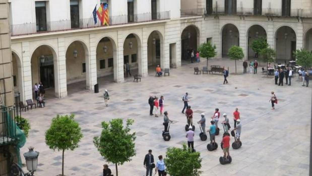 Plaza donde se encuentra la Audiencia Provincial de Alicante