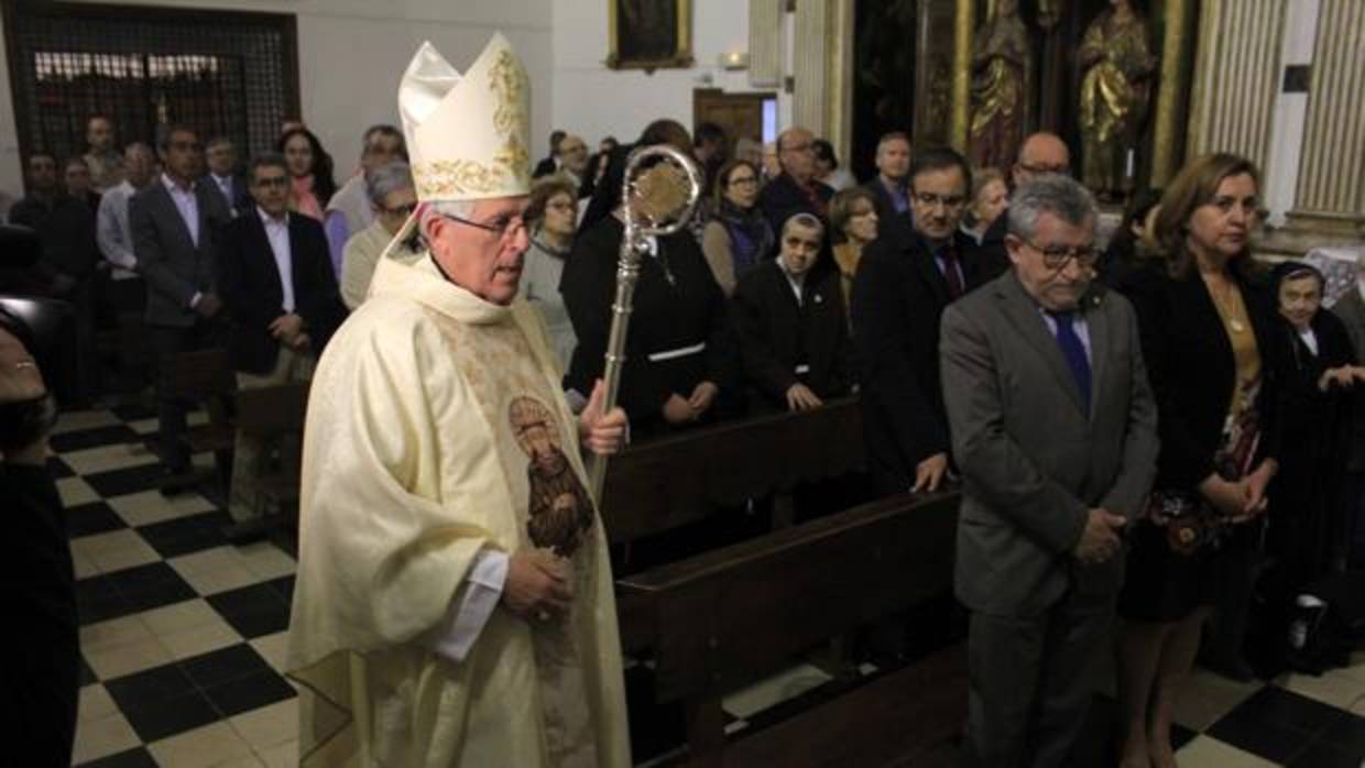 El arzobispo presidió la misa en Santa Clara