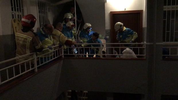 Muere un octogenario y su mujer queda en estado muy grave en un incendio en Alcorcón