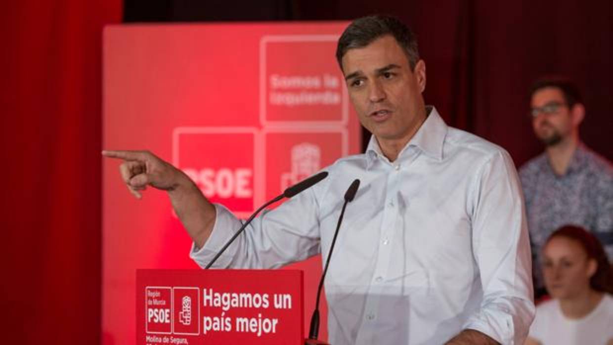 El secretario general del PSOE, Pedro Sánchez,durante su intervención en el mitin que ha ofrecido en el Centro Cultural Las Balsas de Molina de Segura, Murcia