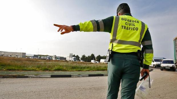 Un hombre fallece en un accidente de tráfico en Ibi al volcar el coche que conducía