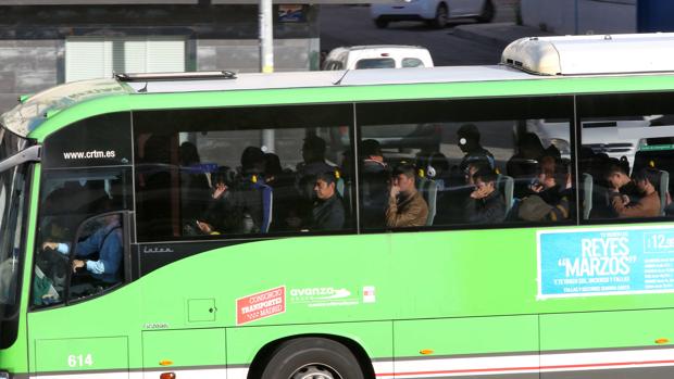 La guerra entre sindicatos hunde la huelga de autobuses: solo un 10% de seguimiento