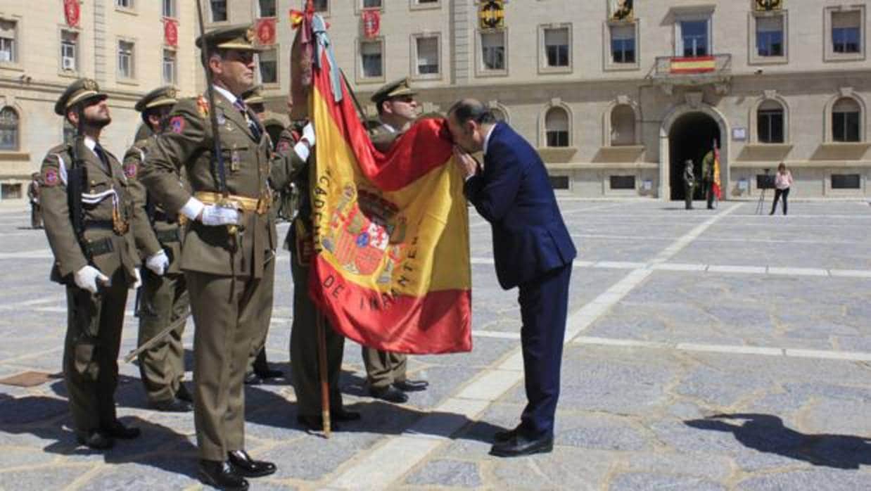 Multitudinaria jura de bandera de personal civil en Toledo
