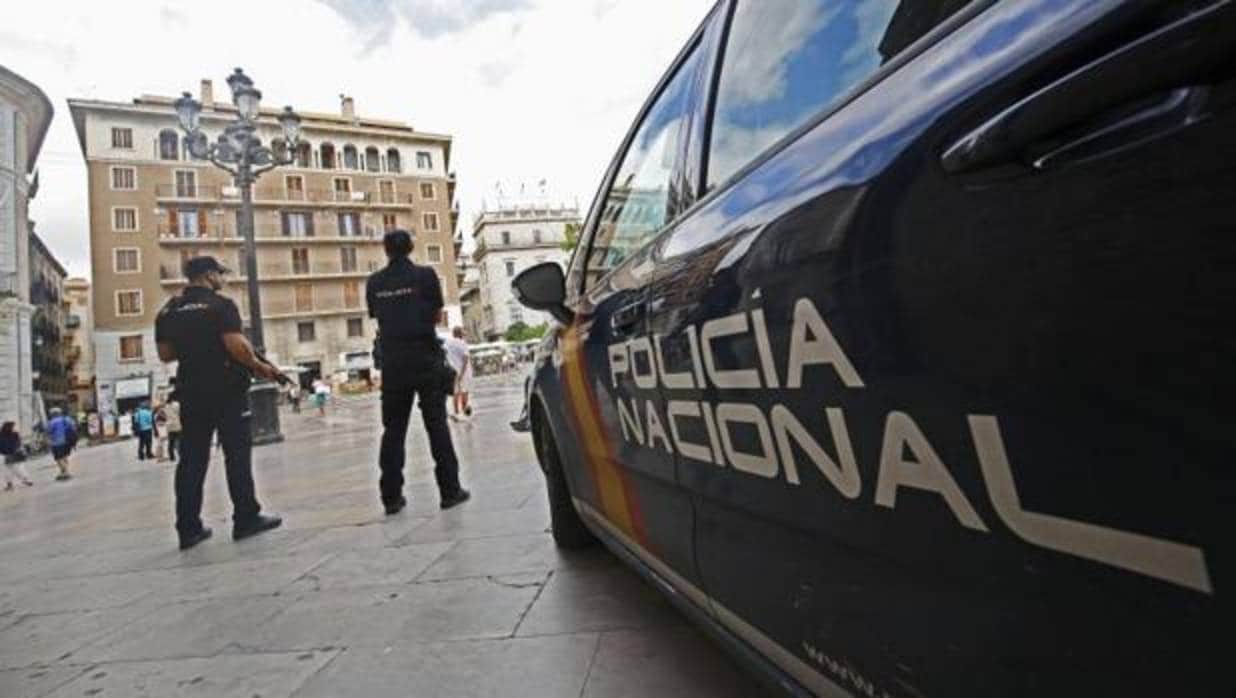 Una patrulla de la Policía Nacional en Valencia