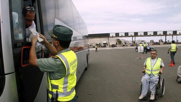 Un chófer de autobús, cazado con 30 pasajeros y quintuplicando la tasa de alcohol