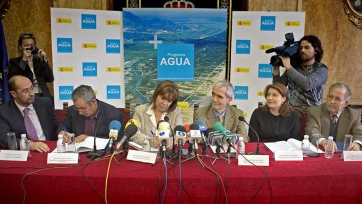 Cristina Narbona, entonces ministra de Medio Ambiente, en un acto del Programa Agua