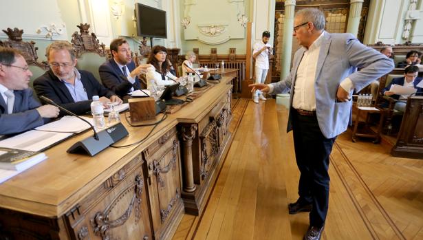 El alcalde de Valladolid expulsa del pleno al popular Bermejo «para no hablar de Amoedo»