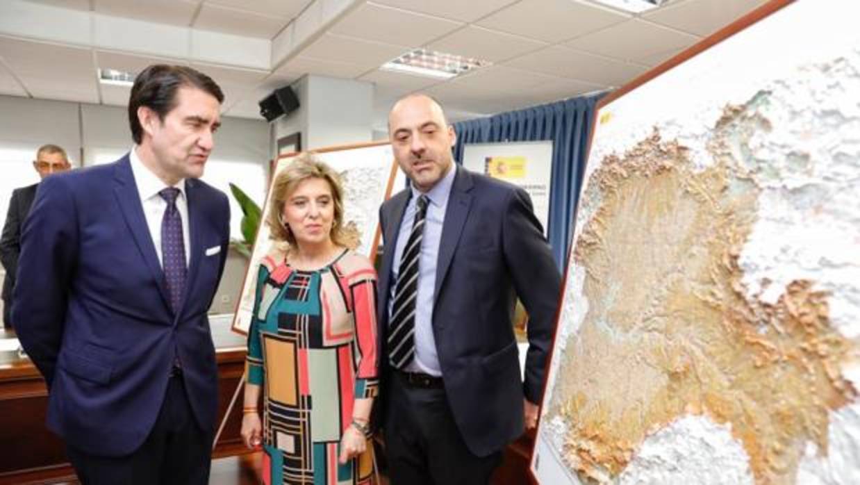 Juan Carlos Suárez-Quiñones, María José Salgueiro y Francisco Javier González presentan los nuevos mapas autonómicos de la Comunidad