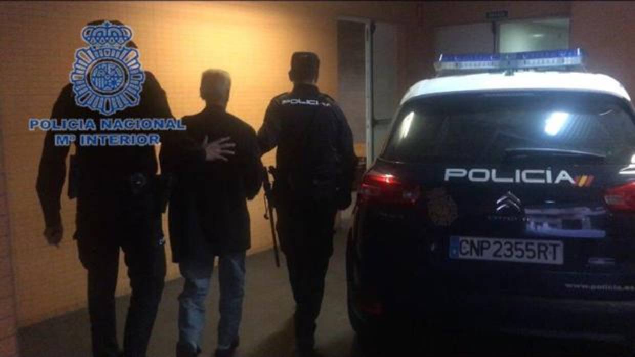 Imagen del detenido por apuñalar a su compañero de piso en Alicante