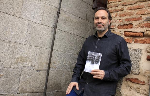 Félix Chacón presenta «Material de derribo», poesía en tiempos de crisis