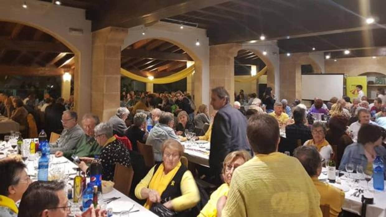 Imagen de la «cena amarilla» de Mallorca