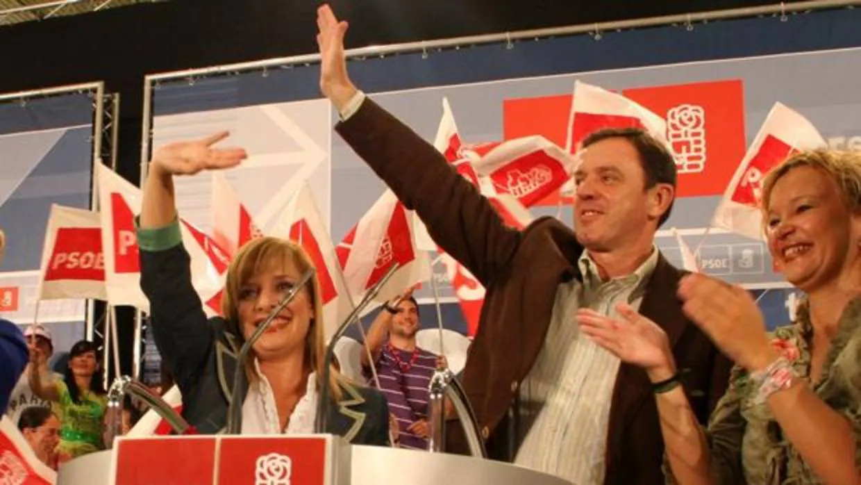 Joan Ignasi Pla, líder del partido entre 200 y 2007 y la excandidata por Alicante y ahora investigada, Etelvina Andreu (izq.)