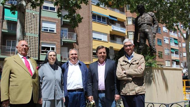 Ofrenda de flores y festival en honor de Dámaso González