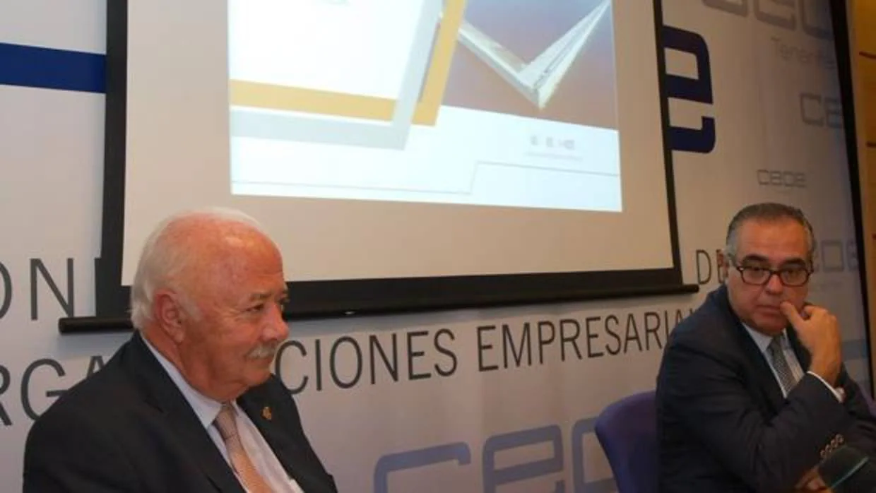 Ricardo Melchior y el presidente de a CEOE de Tenerife, José Carlos Francisco, en un acto en 2016