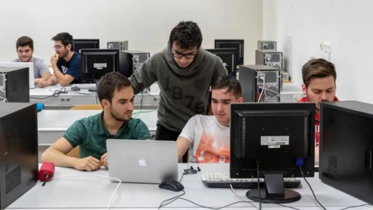 Estudiantes de la ETS de Ingeniería Informática de la Universidad de Valladolid