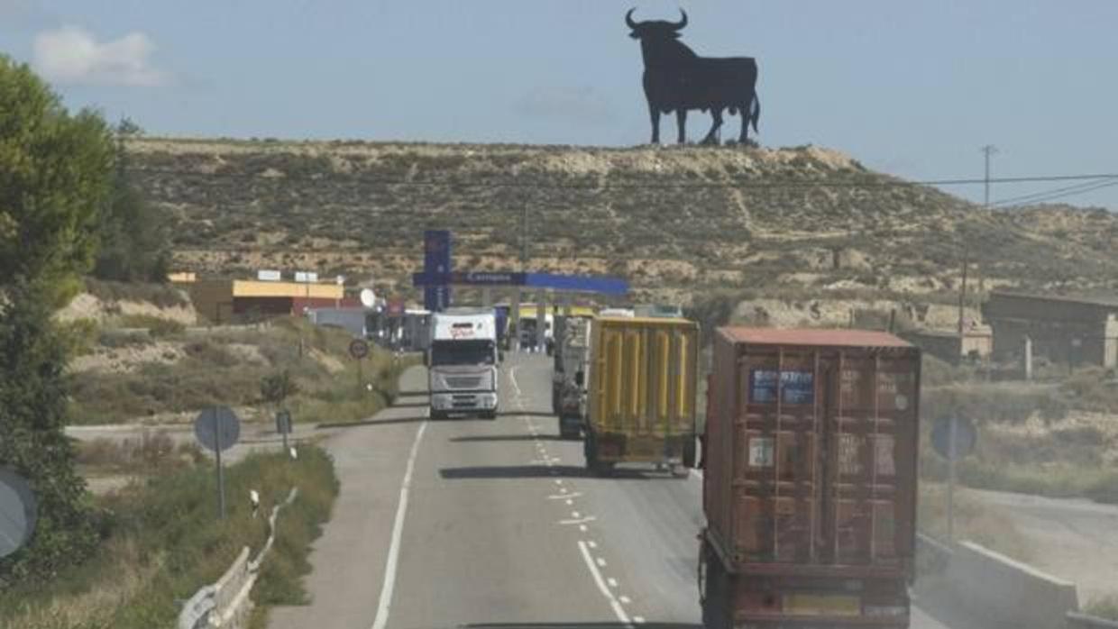 Tramo sin desdoblar de la veterana carretera N-II, entre las localidades aragonesas de Fraga y Alfajarín