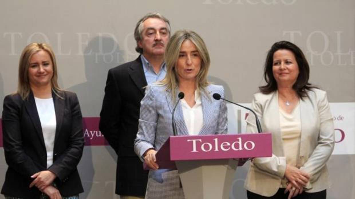 Milagros Tolón ha presentado la Semana Grande del Corpus acompañada de la pregonera, Rebeca Rubio, a la derecha