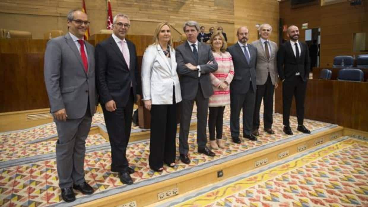 Ángel Garrido, el viernes, con el equipo de Gobierno regional en la Asamblea