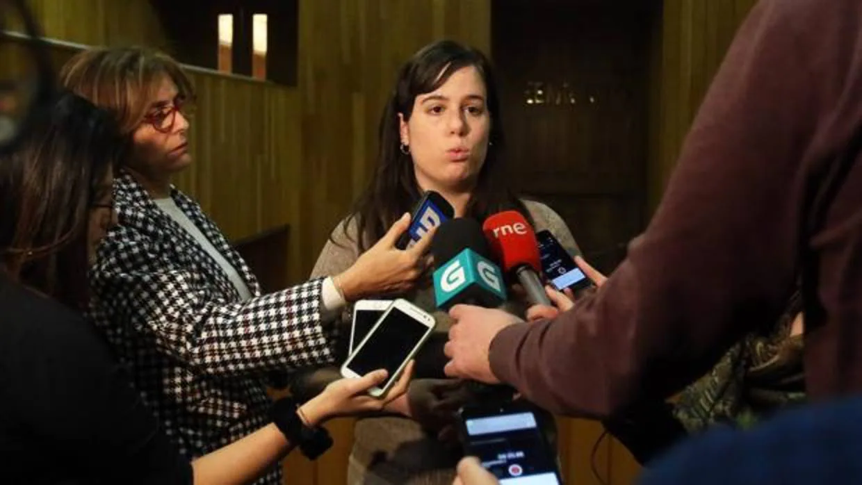 Paula Quinteiro en los pasillos del Parlamento gallego
