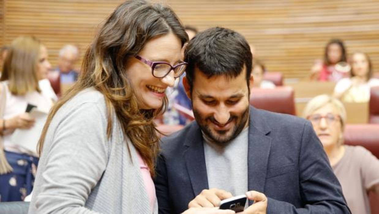 Imagen de la vicepresidenta de la Generalitat, Mónica Oltra, y el conseller de Educación, Vicent Marzà