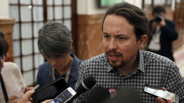 Pablo Iglesias promete dimitir si hay una participación baja en la consulta sobre su chalé