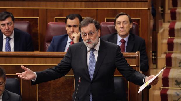 Rajoy cruza «el Rubicón» de la legislatura