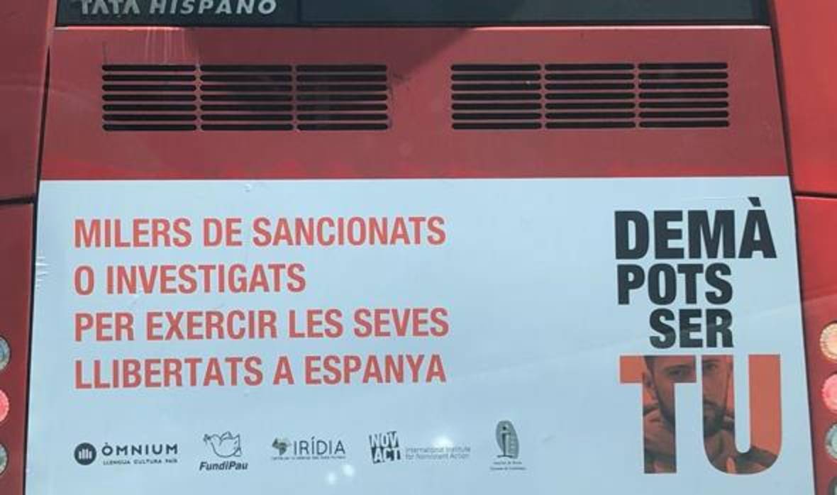 Cartel denunciado por el PP en uno de los autobuses de Barcelona